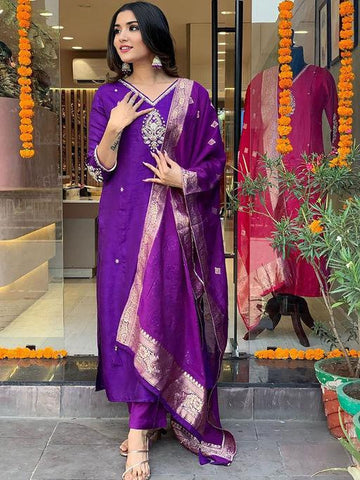 Elegant Purple Roman Silk Embroidered Kurta Set With Maslin Jacquad Dupatta For Women