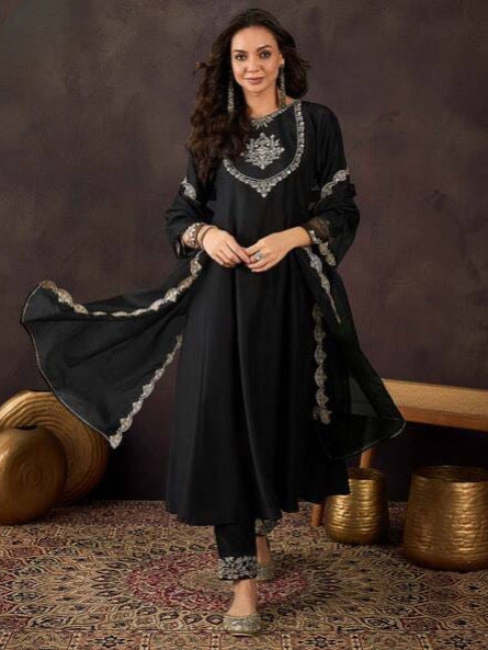 Women's Black Silk Kurta Set – Embroidered Detailing & Jacquard Dupatta