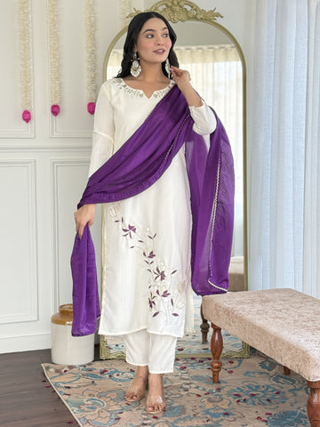 Elegant Off-White Kurta Set in Viscose Rayon with Chinon Dupatta