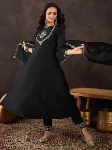 Women's Black Silk Kurta Set – Embroidered Detailing & Jacquard Dupatta