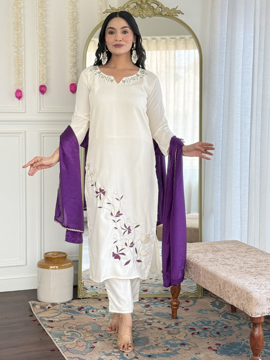 Elegant Off-White Kurta Set in Viscose Rayon with Chinon Dupatta