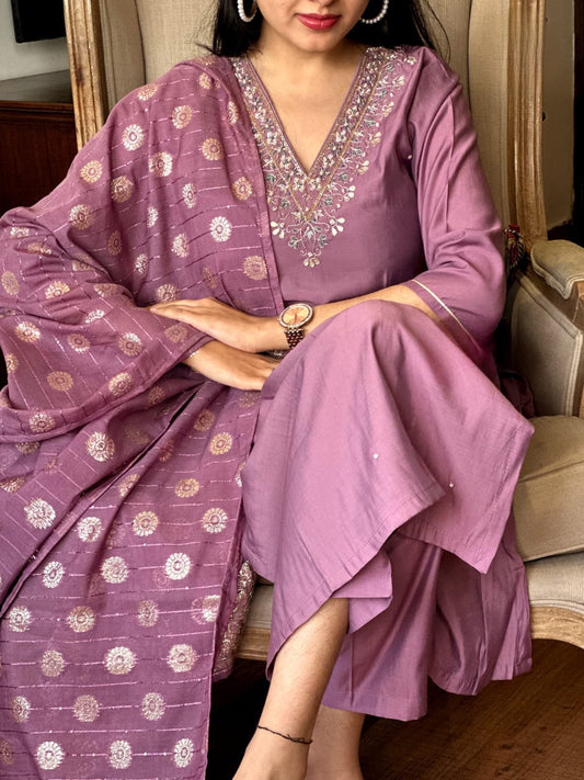 Viscose Chanderi Embroidered Kurta Set with Jacquard Dupatta For Women's